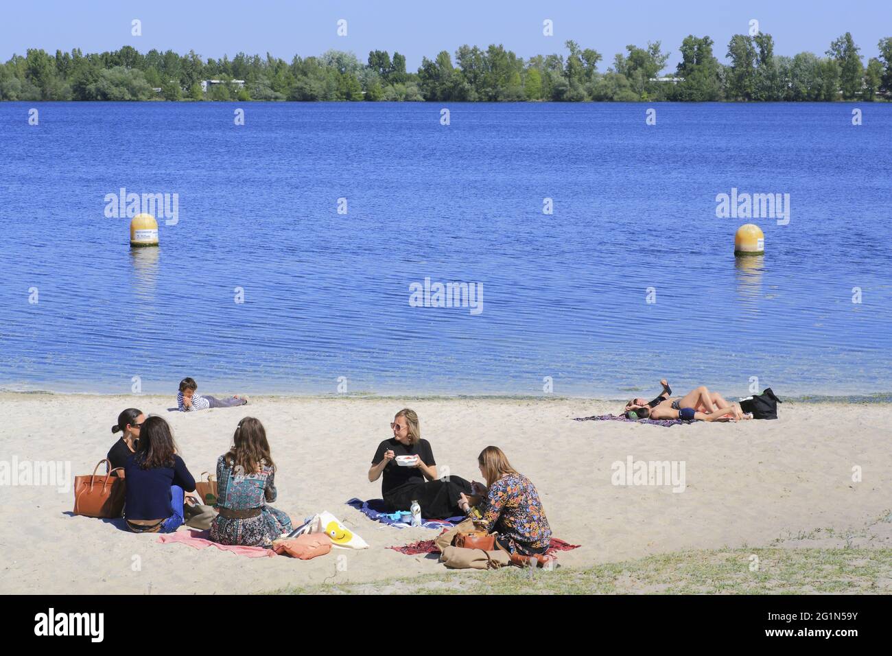 Francia, Gironda, Bordeaux, Bordeaux Lac distretto, 160 ettari lago aperto per il nuoto dal 1990, spiaggia Foto Stock