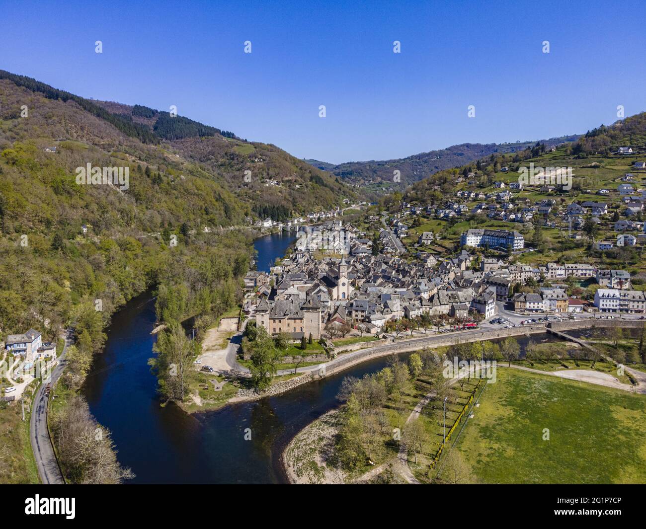 Francia, Aveyron, Entraygues sur Truyere, alla confluenza del fiume Lot e Truyere (vista aerea) Foto Stock