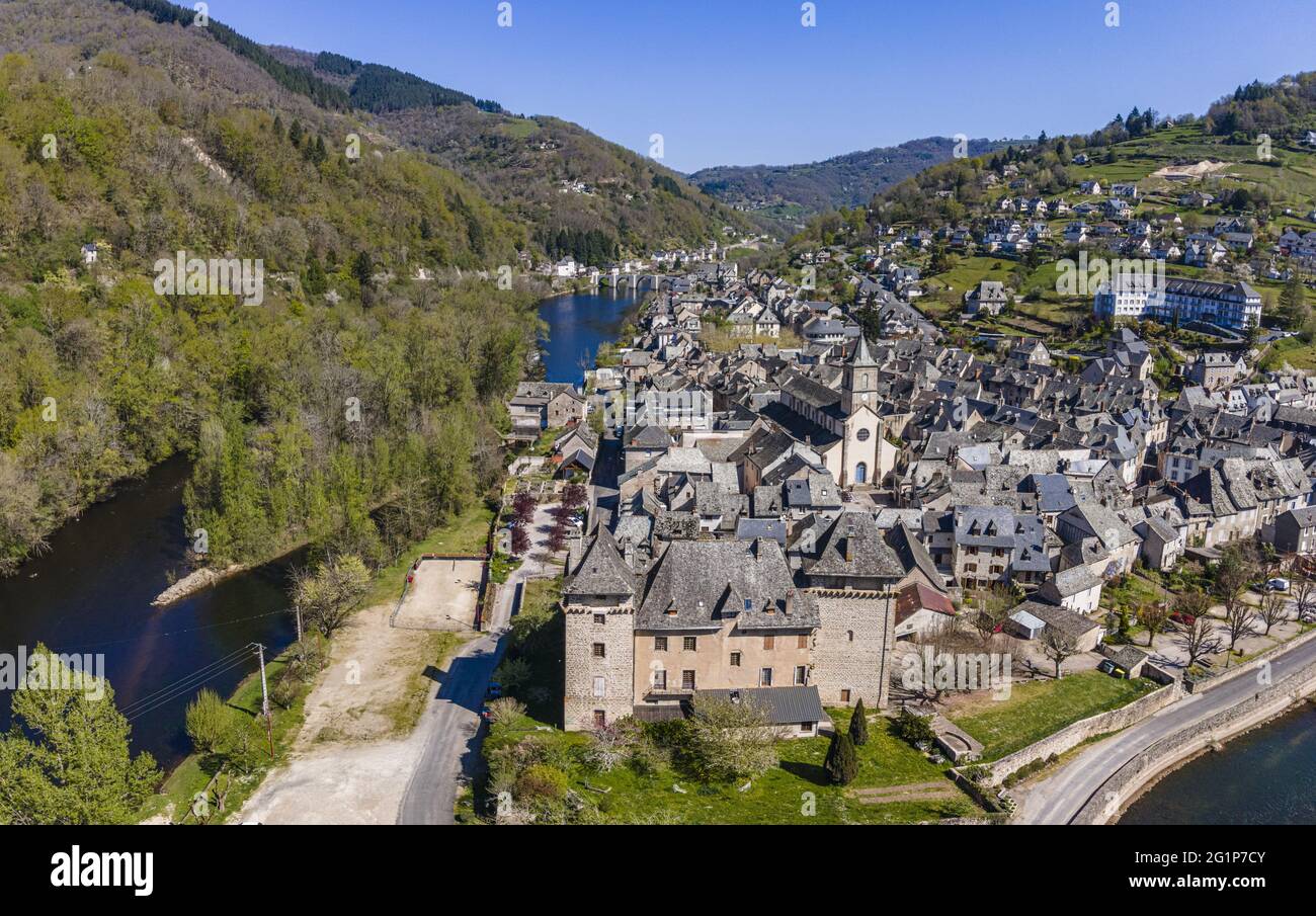 Francia, Aveyron, Entraygues sur Truyere, alla confluenza del fiume Lot e Truyere (vista aerea) Foto Stock