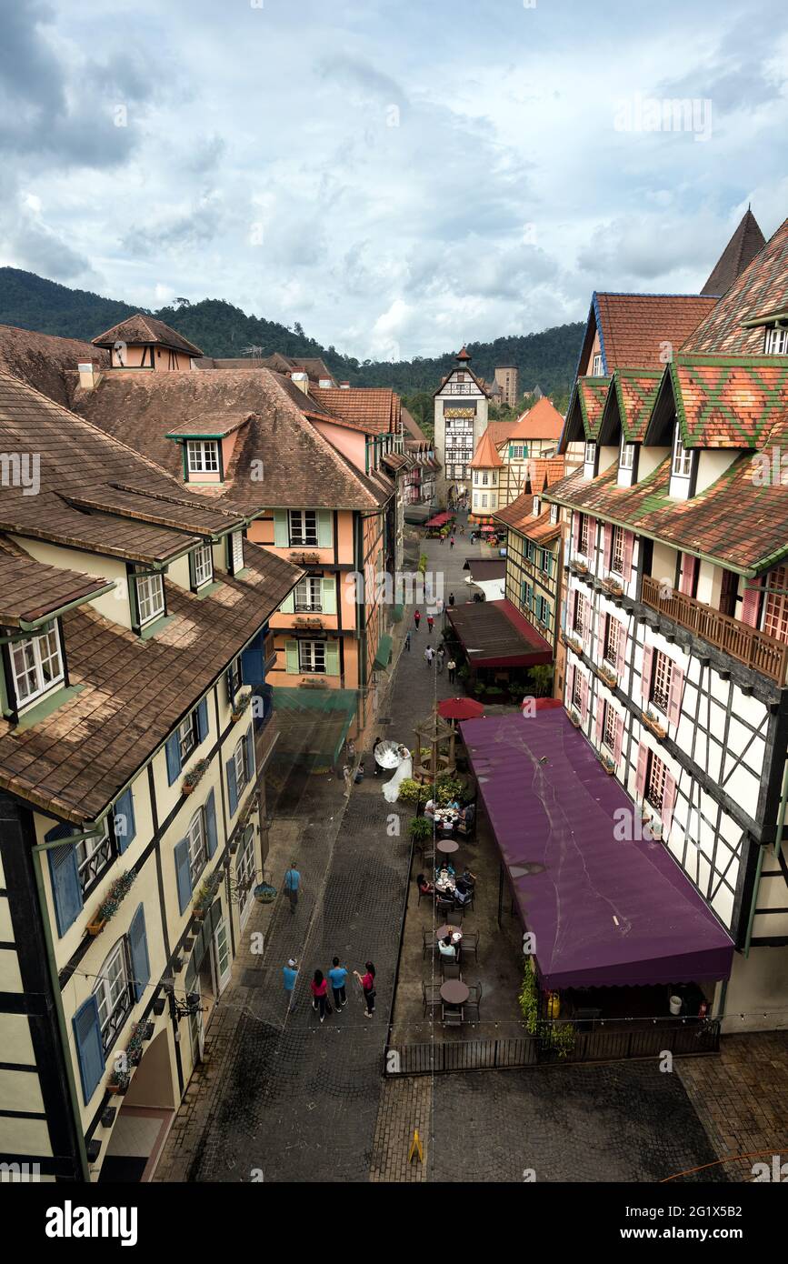 Il Bukit Tinggi, Malesia - Nov 19, 2018: Vista di ambiente architettura amd intorno a Colmar Tropicale a Bukit Tinggi, PAHANG, Malesia - Tropica di Colmar Foto Stock