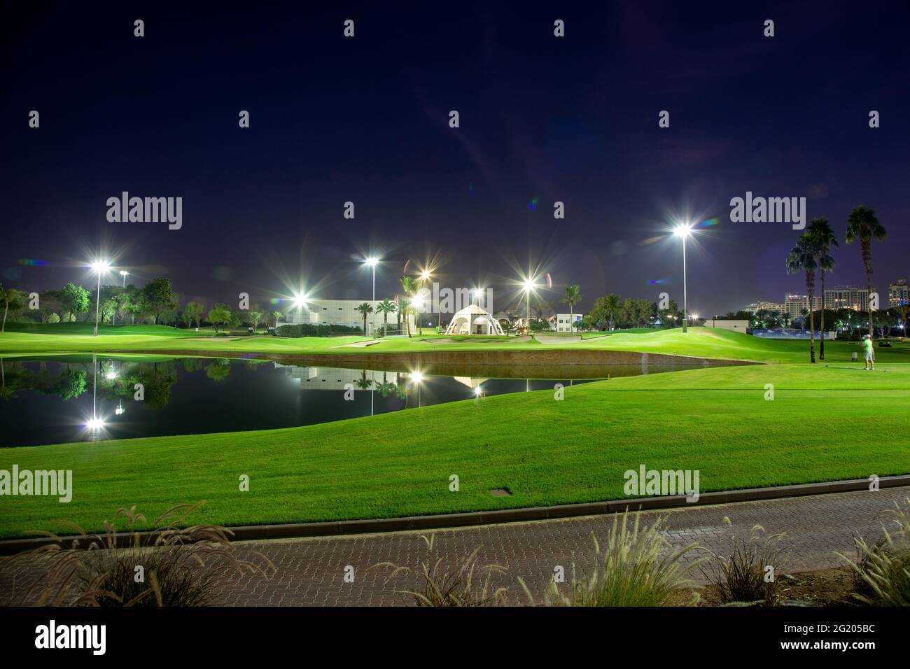 Emirates Golf Club di notte, Dubai, Emirati Arabi Uniti 30.11.2018 Foto Stock