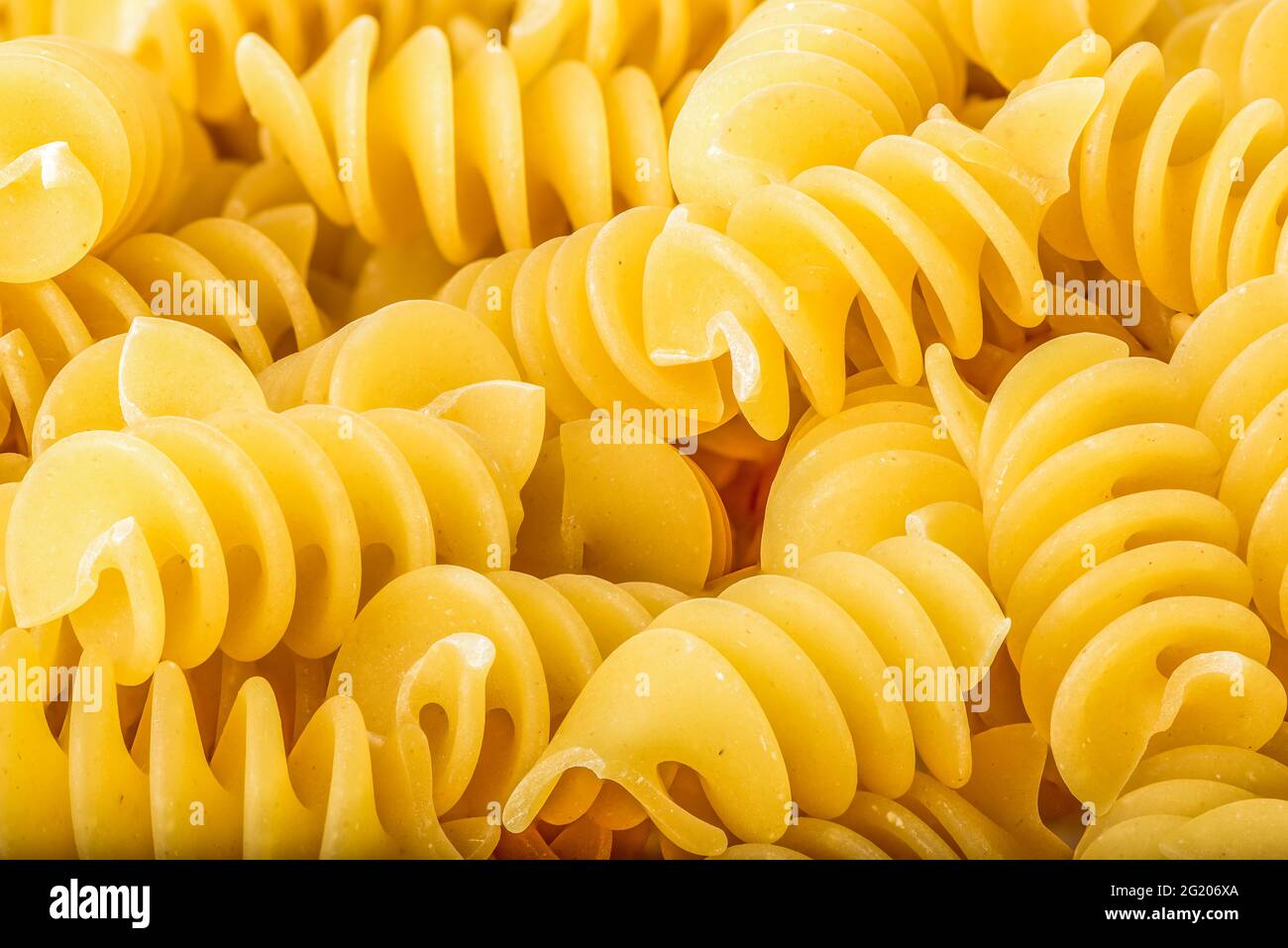 Primi passi con la pasta a spirale Foto Stock