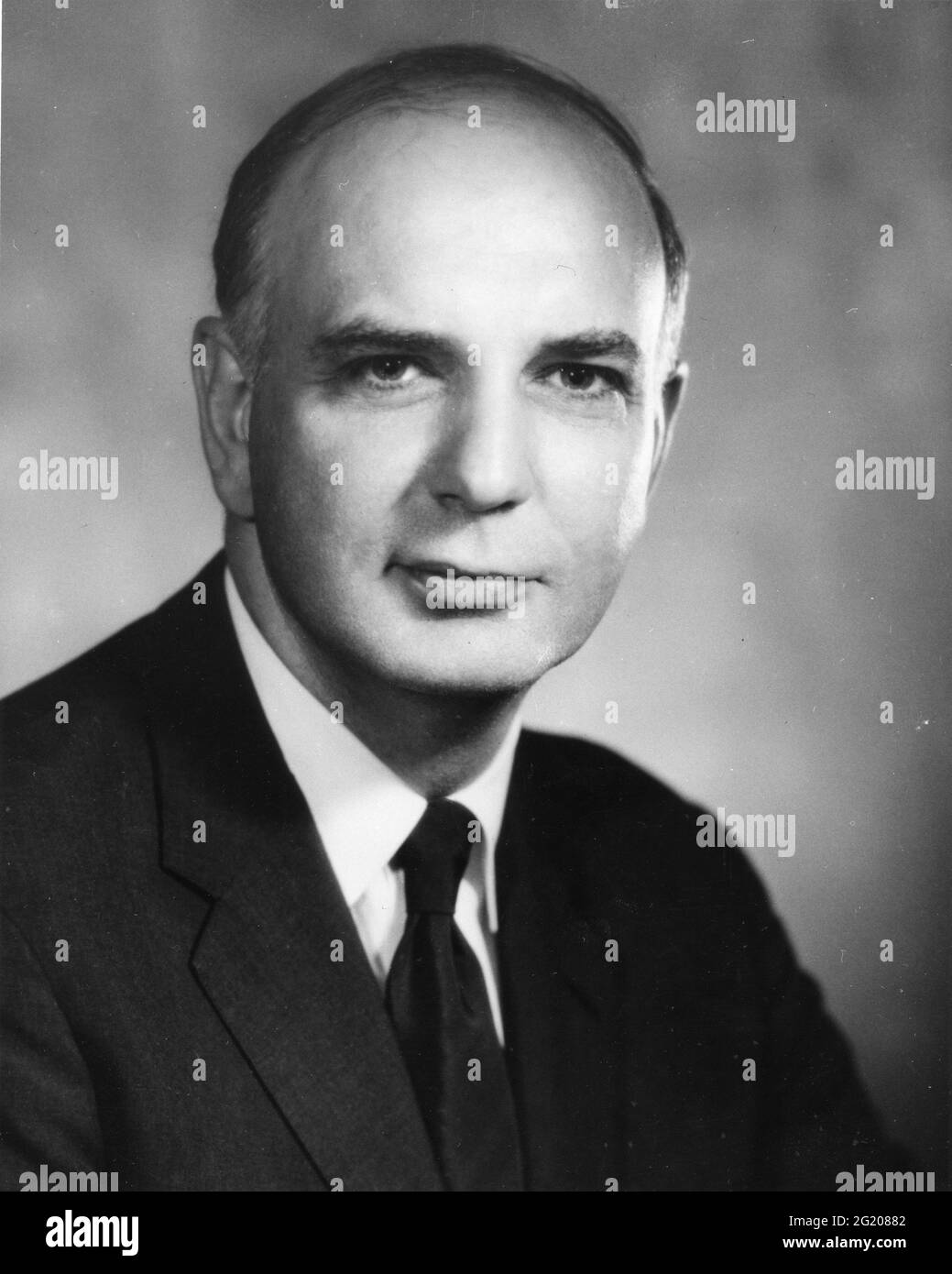 Paul A Volcker (1927-2019), economista americano e sottosegretario agli Affari monetari presso il Dipartimento del Tesoro degli Stati Uniti dal 1969 al 1974, Washington, DC, 1972. (Foto del Dipartimento del Tesoro/immagini Vintage RBM) Foto Stock