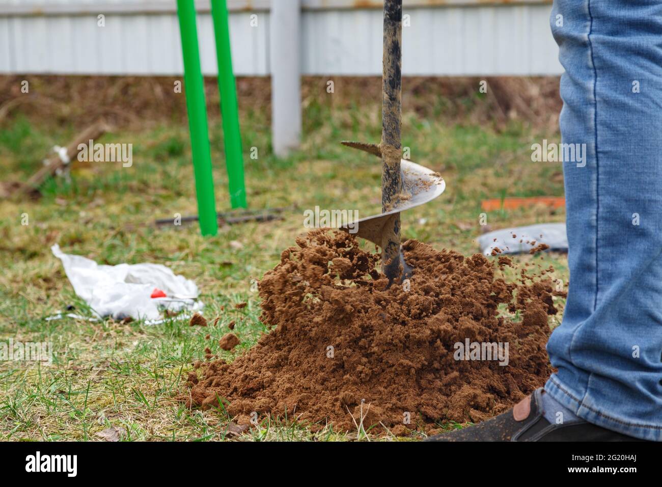 Colpo del trapano di ferro sul terreno Foto Stock