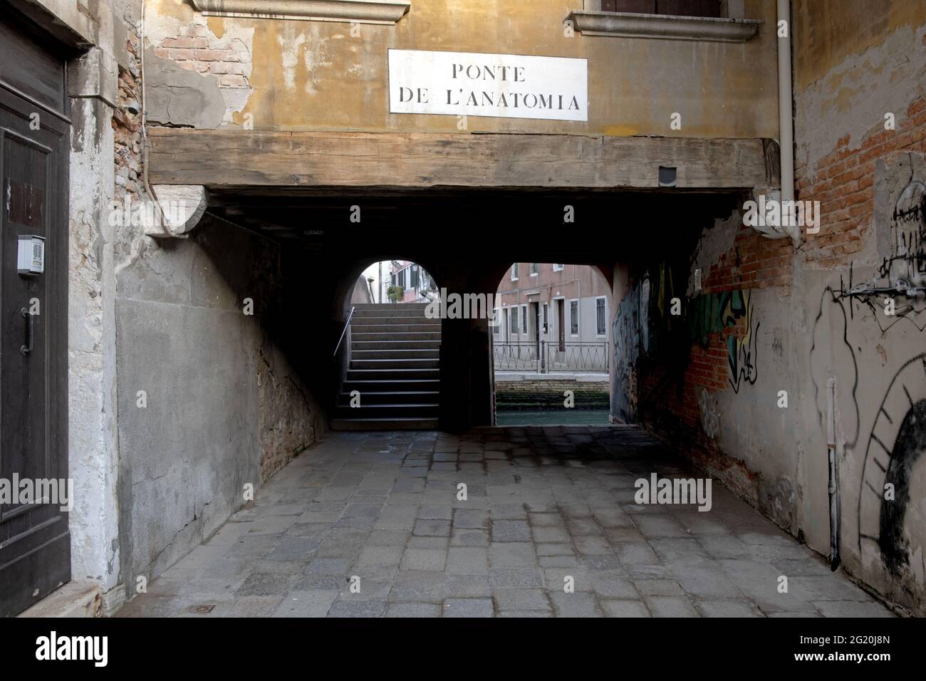 Calle, la tipica strada veneziana del Cannaregio, a Venezia. Foto Stock