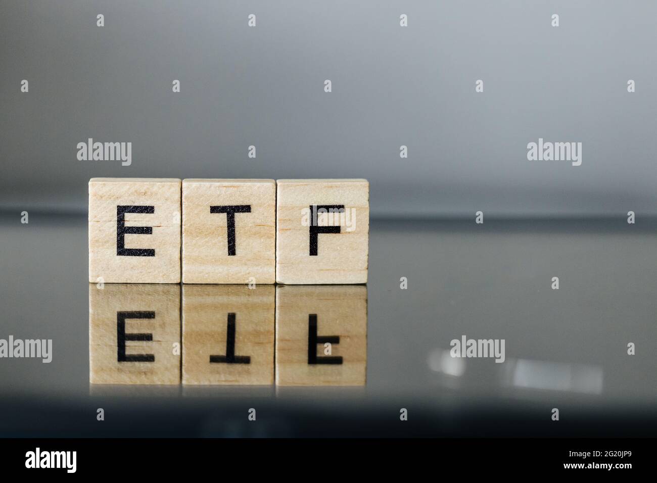 ETF fondo scambiato su lettere di legno Foto Stock