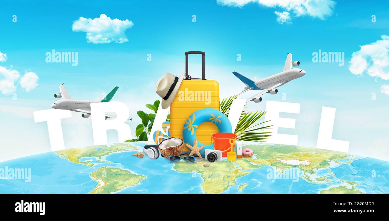 Composizione del viaggio con borsa, cappello, oggetti da spiaggia e aerei sulla mappa del mondo. Concetto creativo di viaggio estivo Foto Stock