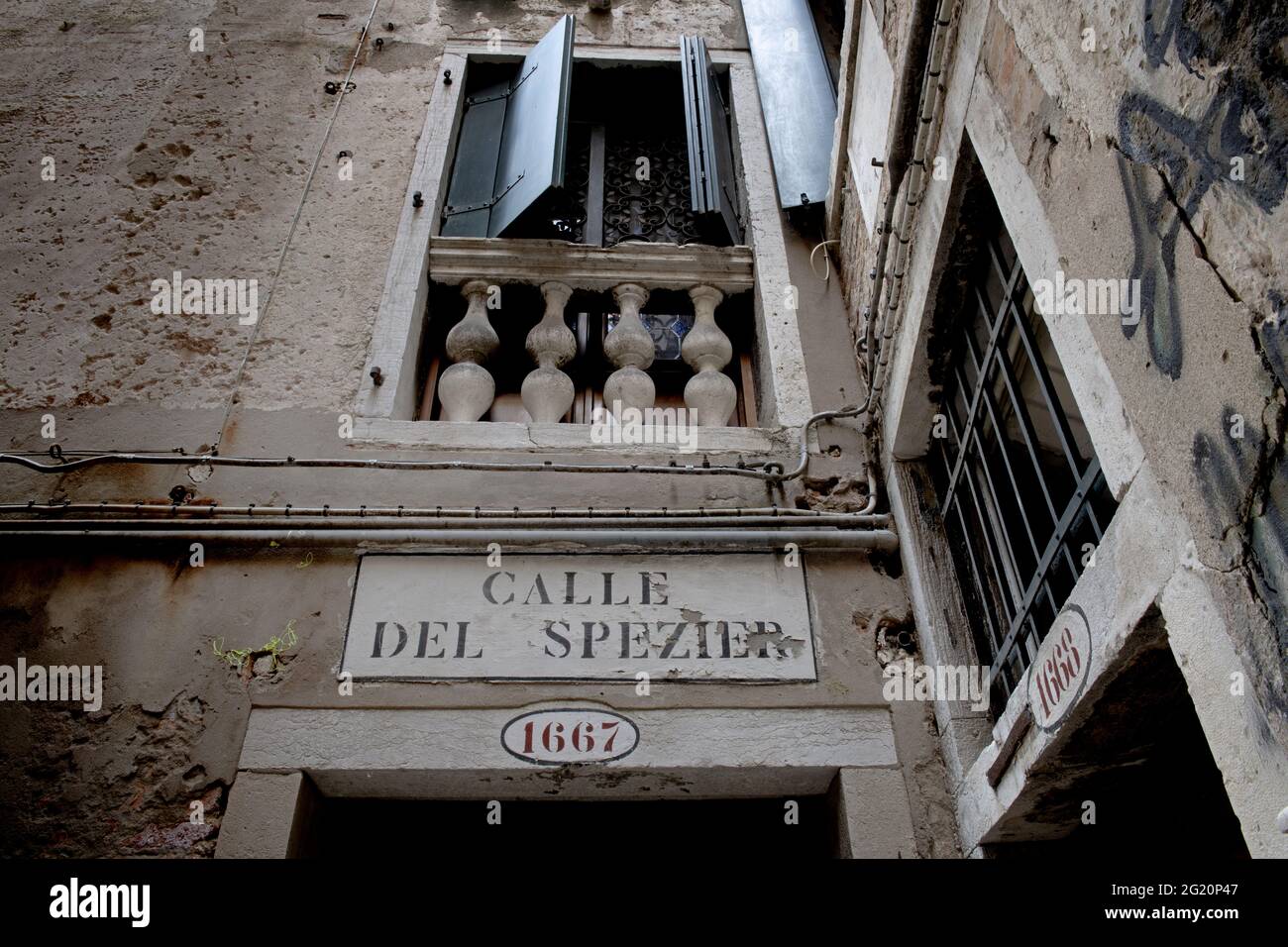 Calle, la tipica strada veneziana del Cannaregio, a Venezia. Foto Stock