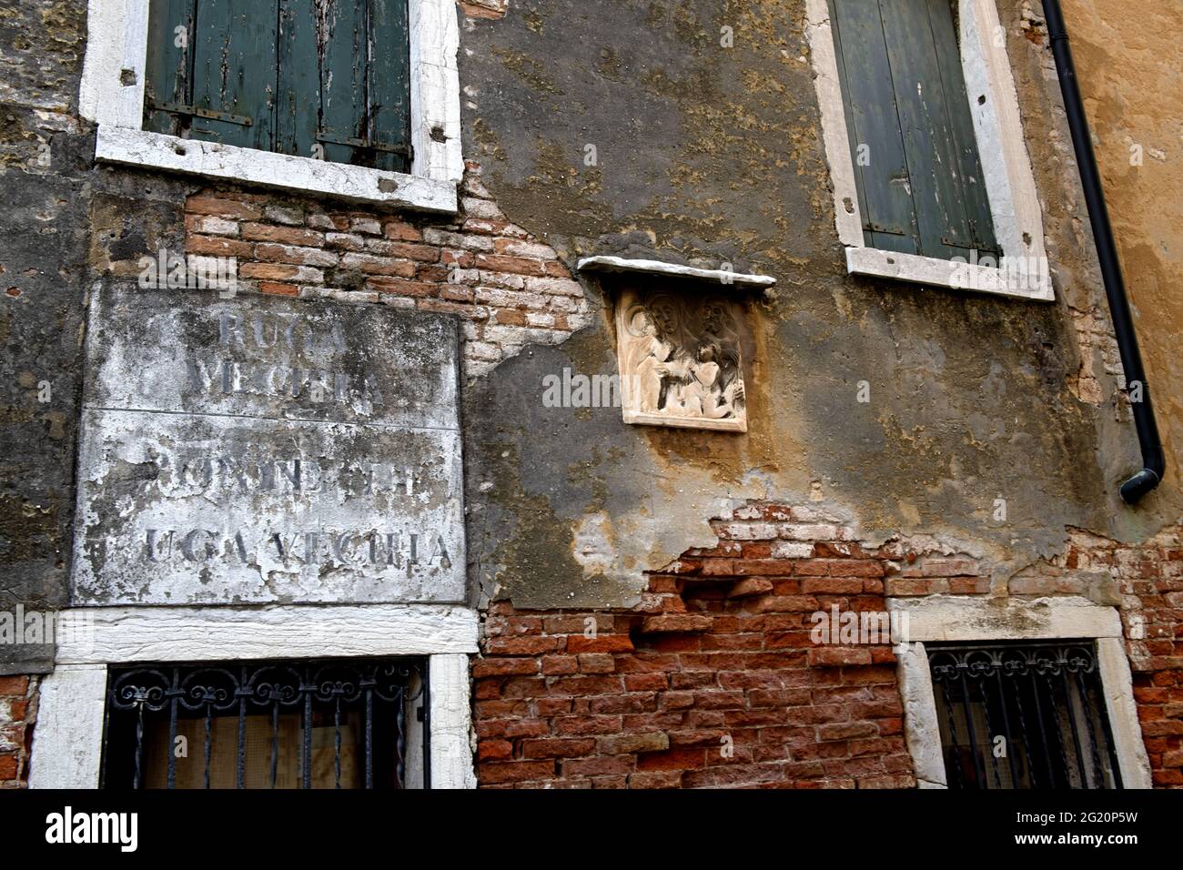 Calle, la tipica strada veneziana del Cannaregio, a Venezia. Foto Stock