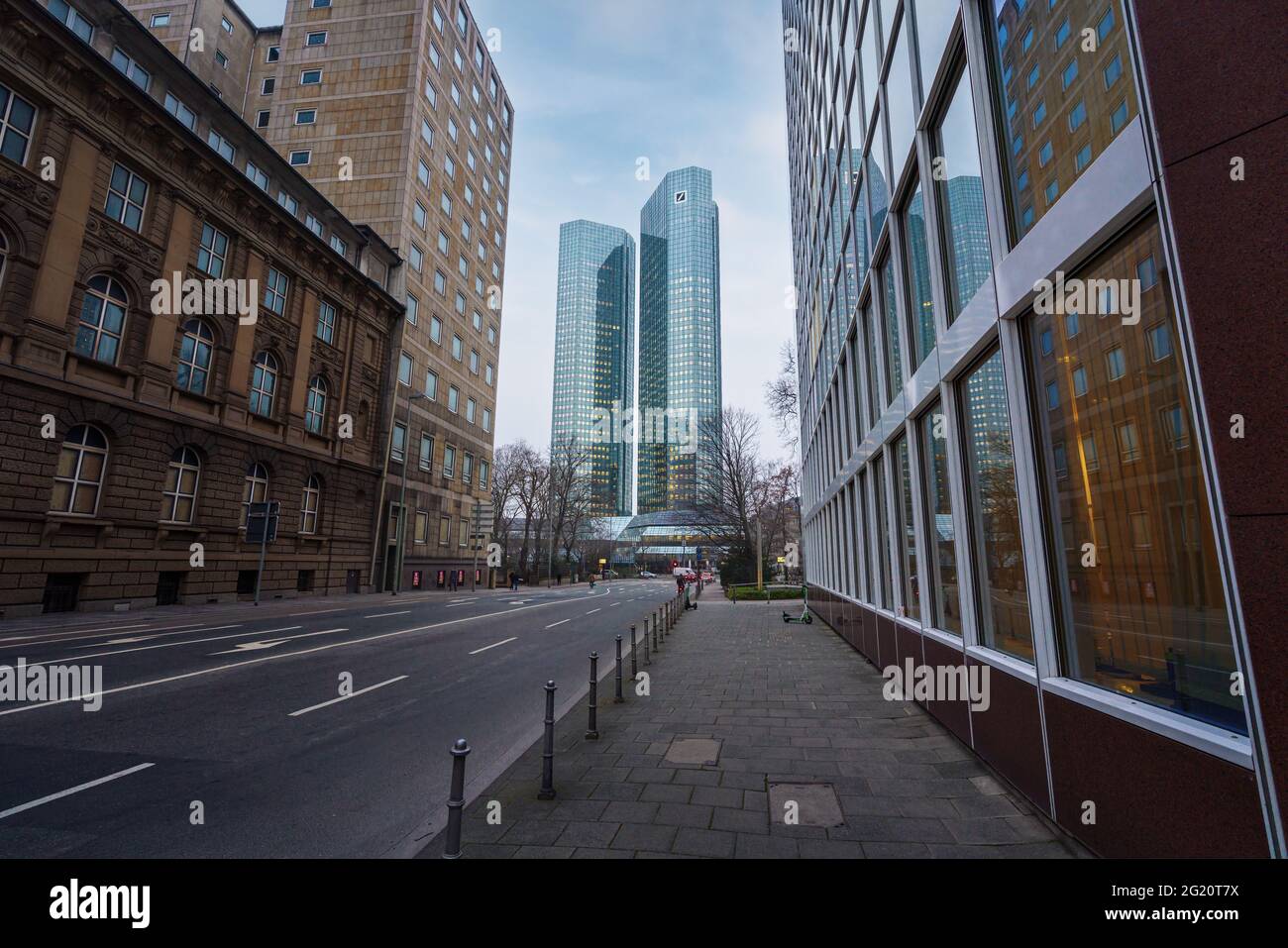 Deutsche Bank Twin Towers nel quartiere finanziario di Francoforte - Francoforte, Germania Foto Stock