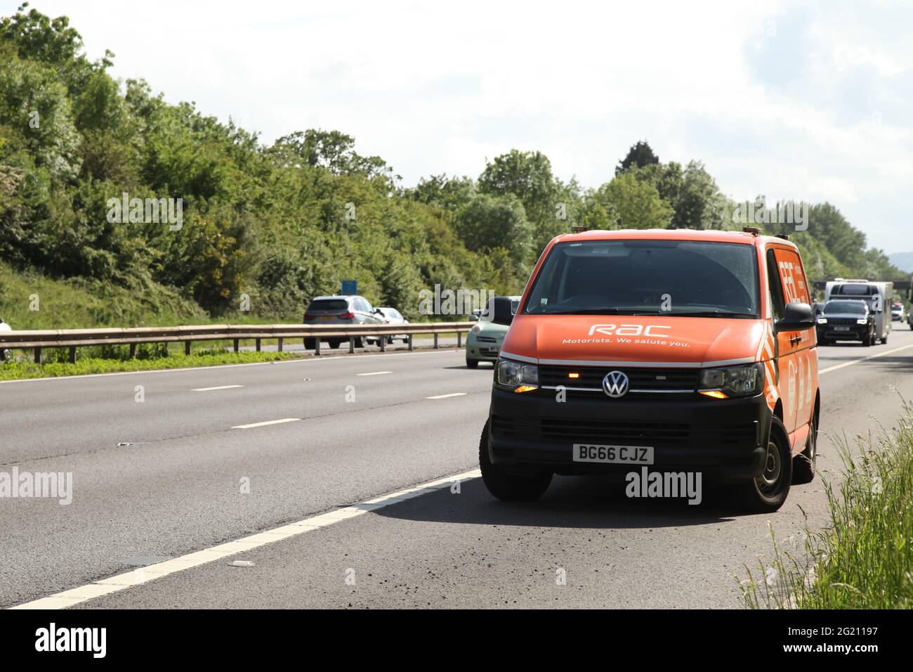 Van RAC disrupt sul lato dell'autostrada M5 durante una vacanza a metà termine, Regno Unito, giugno 2021 Foto Stock