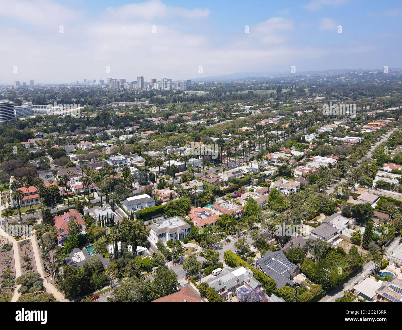 Vista aerea di Beverly Hills, città della contea di Los Angeles in California. Ospita molte stelle di Hollywood. Foto Stock