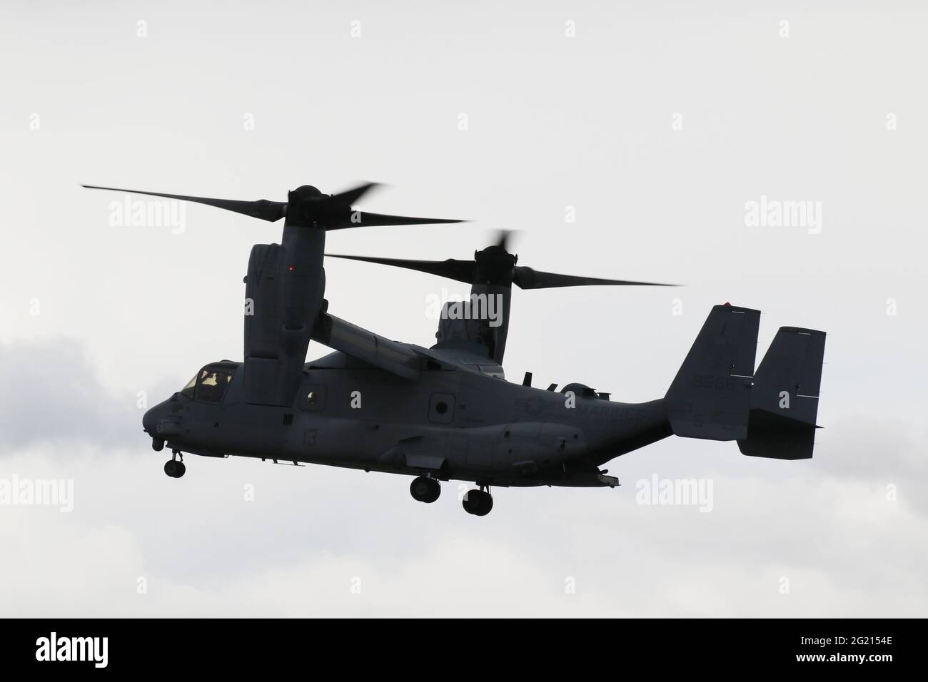 168666, un Bell Boeing MV-22B Osprey gestito dal corpo dei Marine degli Stati Uniti, che arriva all'aeroporto internazionale di Prestwick in Ayrshire, Scozia. Foto Stock