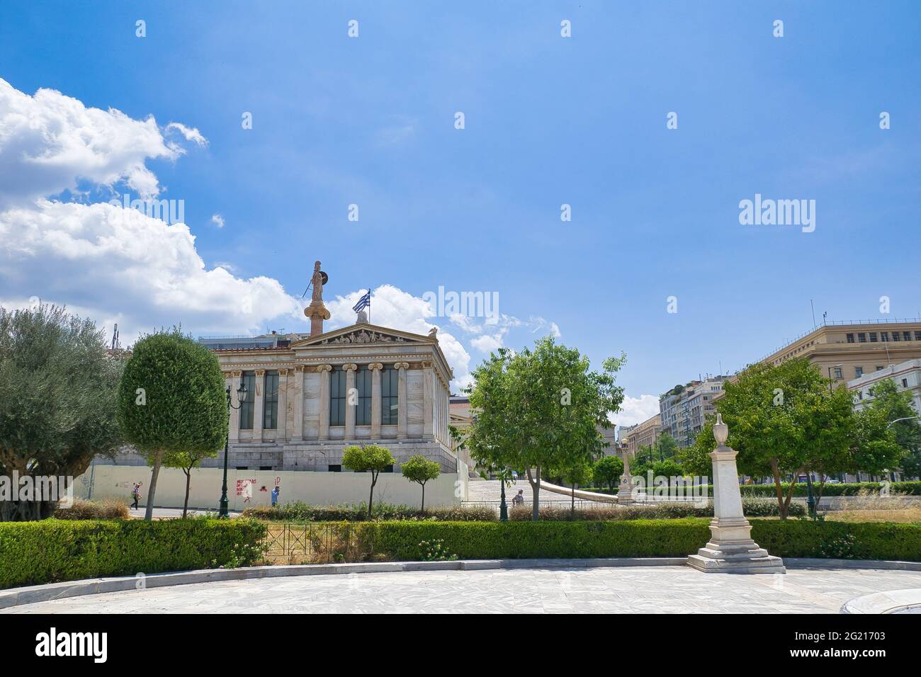 La Grecia, Attica, Atene, Accademia di Belle arti, statue di Athena e Apollo Foto Stock