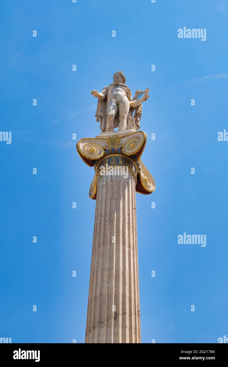 La Grecia, Attica, Atene, Accademia di Belle arti, statue di Athena e Apollo Foto Stock