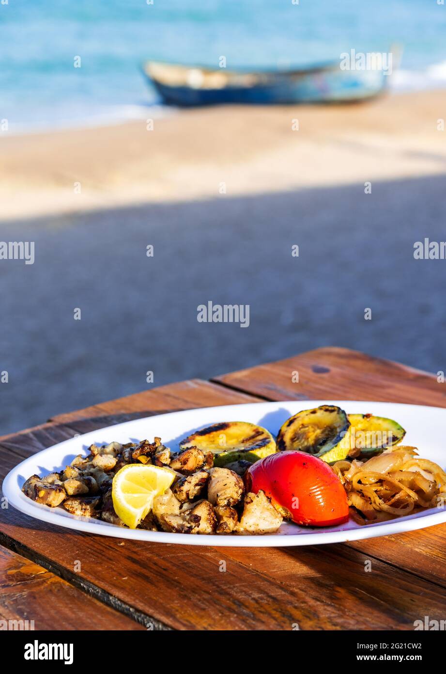 Vama Veche, Romania - piatto di rapana alla griglia, cucina tradizionale rumena di pesce sul Mar Nero. Foto Stock