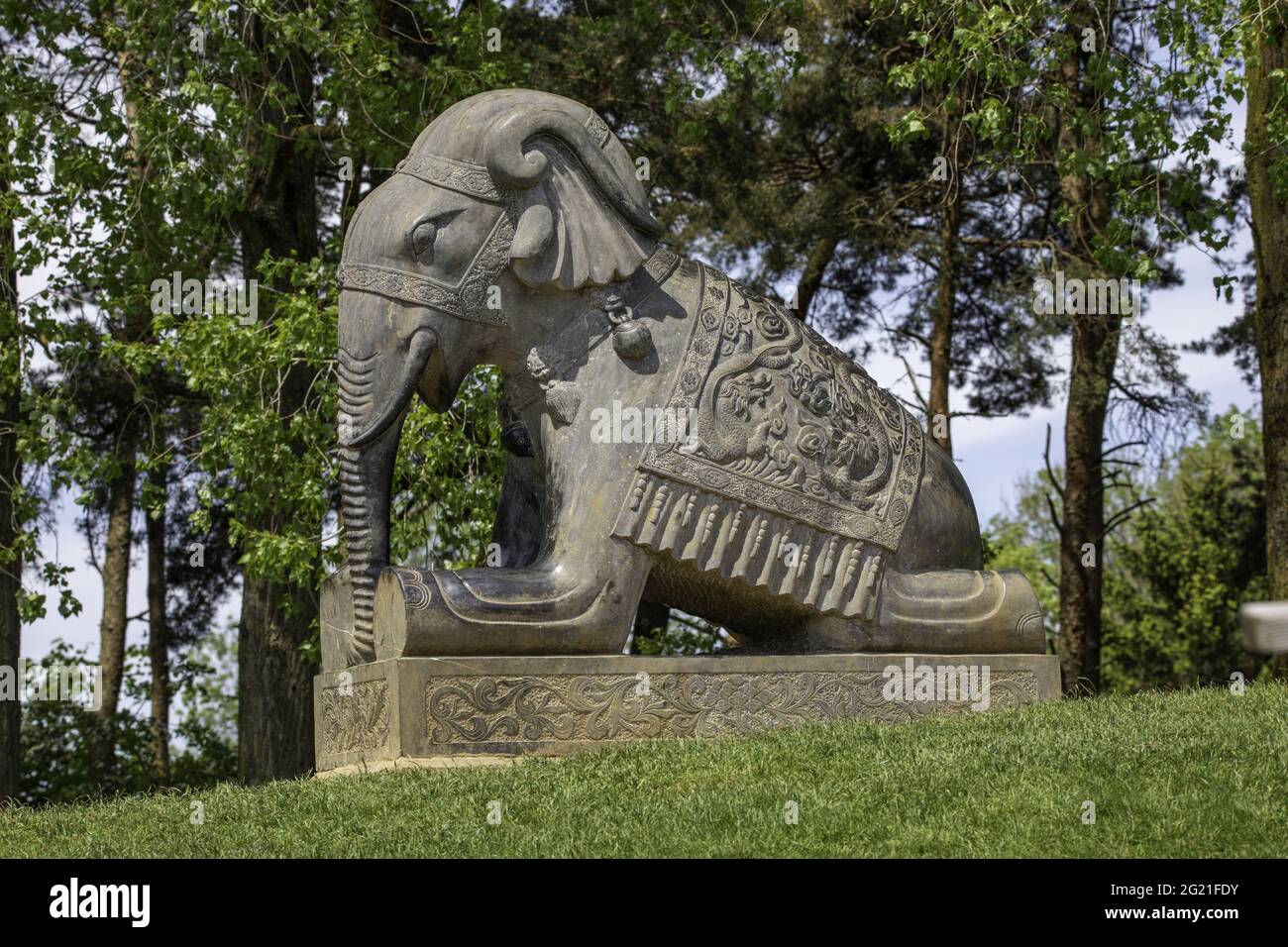 LUTON, REGNO UNITO - 06 giugno 2021: Una scultura di elefante indiano allo zoo di ZhSL Whipsnade. Foto Stock
