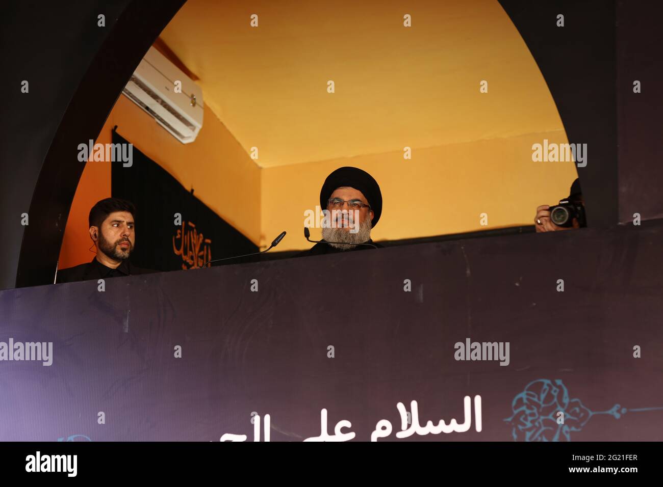 BEIRUT, LIBANO - 24 ottobre 2015: BEIRUT, LIBANO - 2015: Sayed Hassan Nasrallah discorso al memoriale di Ashura che ha visto l'apparizione pubblica di SA Foto Stock