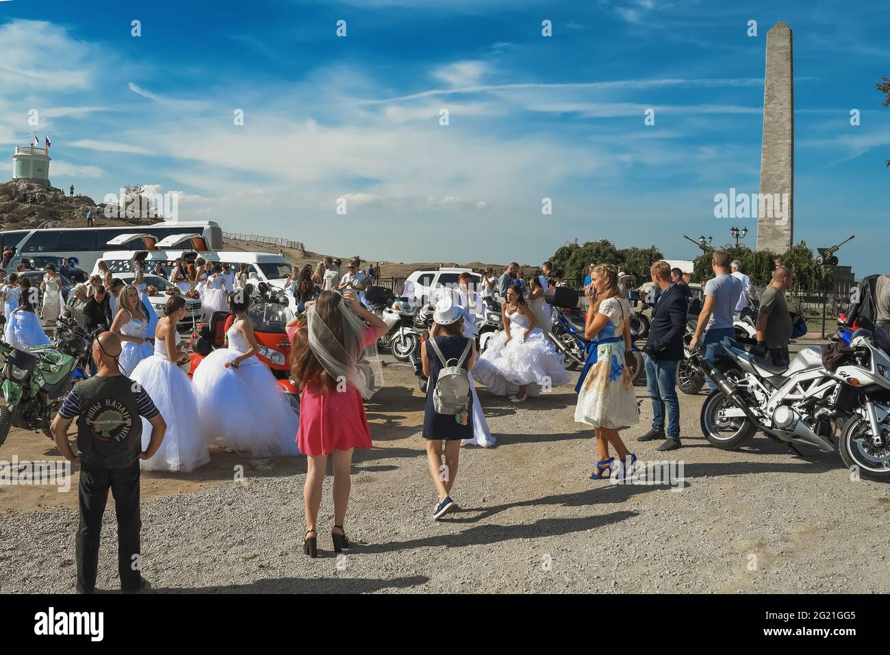 Kerch Russia - 9 settembre 2019 - festa delle spose, una vacanza di tutte le spose e abiti da sposa. Tutte le spose della regione sono andate in moto Foto Stock