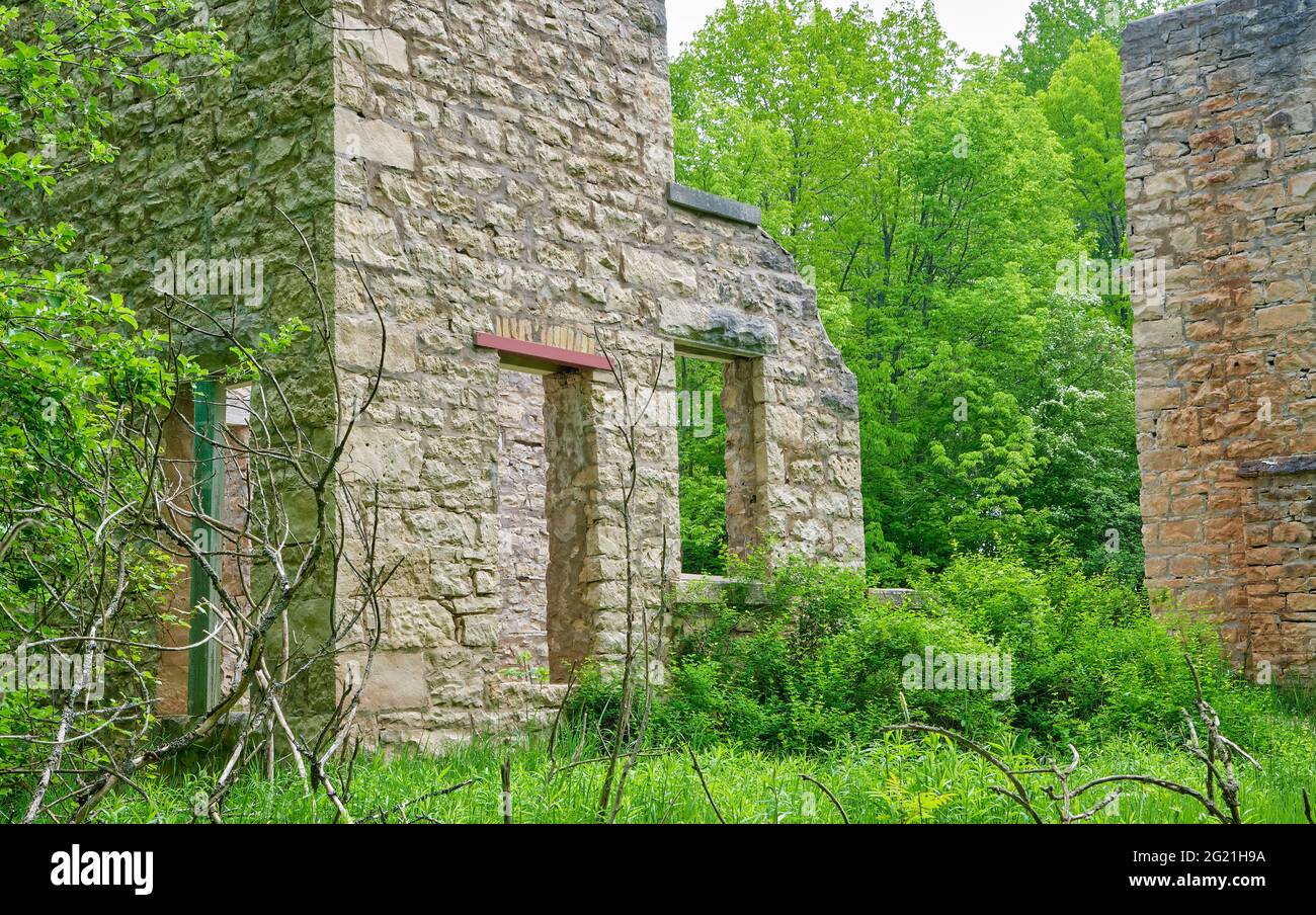 Il Corran era una volta un bellissimo palazzo in pietra di diciassette camere situato vicino a Wiarton Ontario Canada. Foto Stock