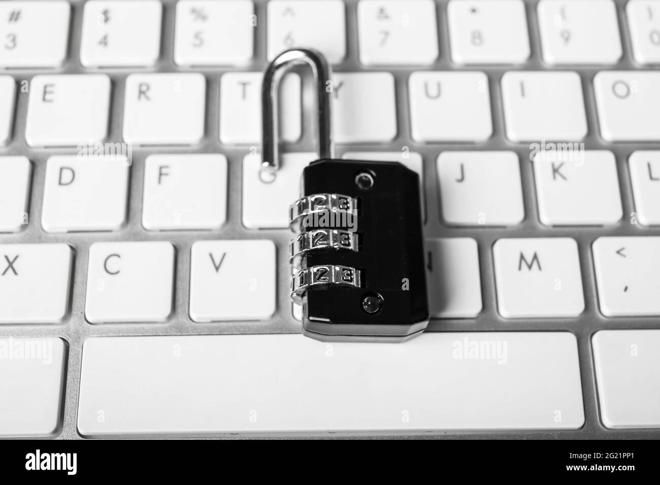 Apri blocco e tastiera, primo piano. Concetto di hacking Foto Stock