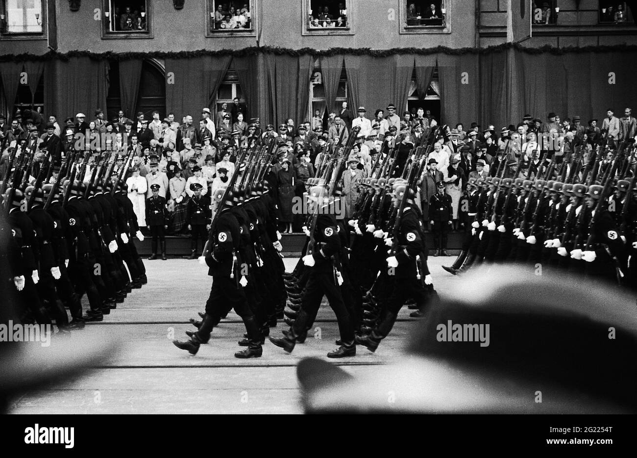 Nazional socialismo, parate, 'Tag der deutschen Kunst', Monaco 8-10.7.1938, processione, Ludwigstrasse (strada), ESCLUSIVAMENTE EDITORIALE Foto Stock