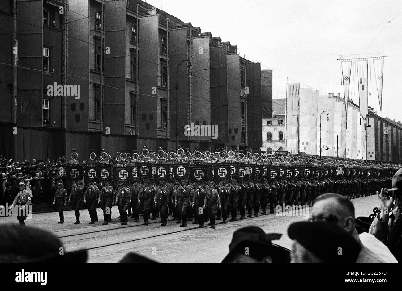 Nazional socialismo, parate, 'Tag der deutschen Kunst', Monaco 8-10.7.1938, processione, Ludwigstrasse (strada), ESCLUSIVAMENTE EDITORIALE Foto Stock