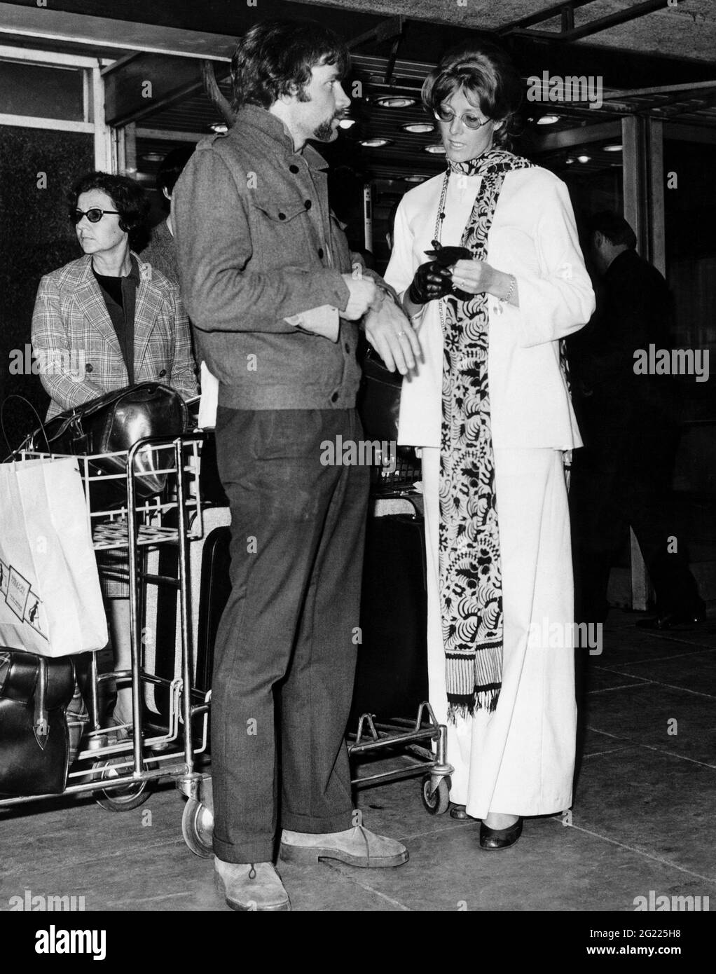 Redgrave, Vanessa, * 30.1.1937, attrice britannica, a lunghezza intera, Con il suo fidanzato Franco Nero, ULTERIORI-DIRITTI-AUTORIZZAZIONE-INFO-NON-DISPONIBILE Foto Stock