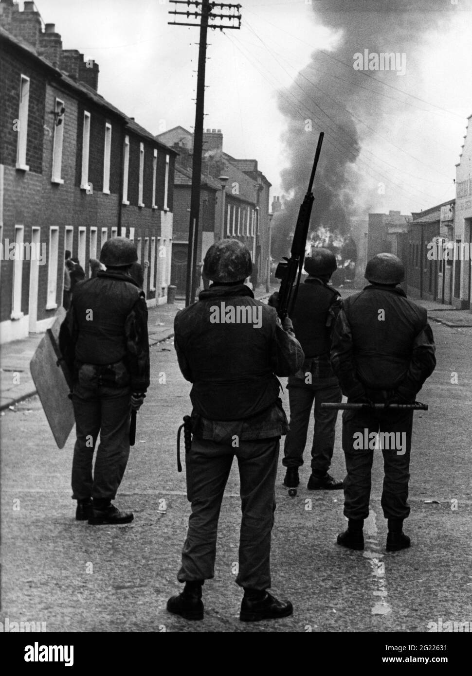 Geografia/viaggio, Gran Bretagna, politica, Irlanda del Nord, conflitto, Soldati britannici in strada, DIRITTI-AGGIUNTIVI-AUTORIZZAZIONE-INFORMAZIONI-NON-DISPONIBILI Foto Stock