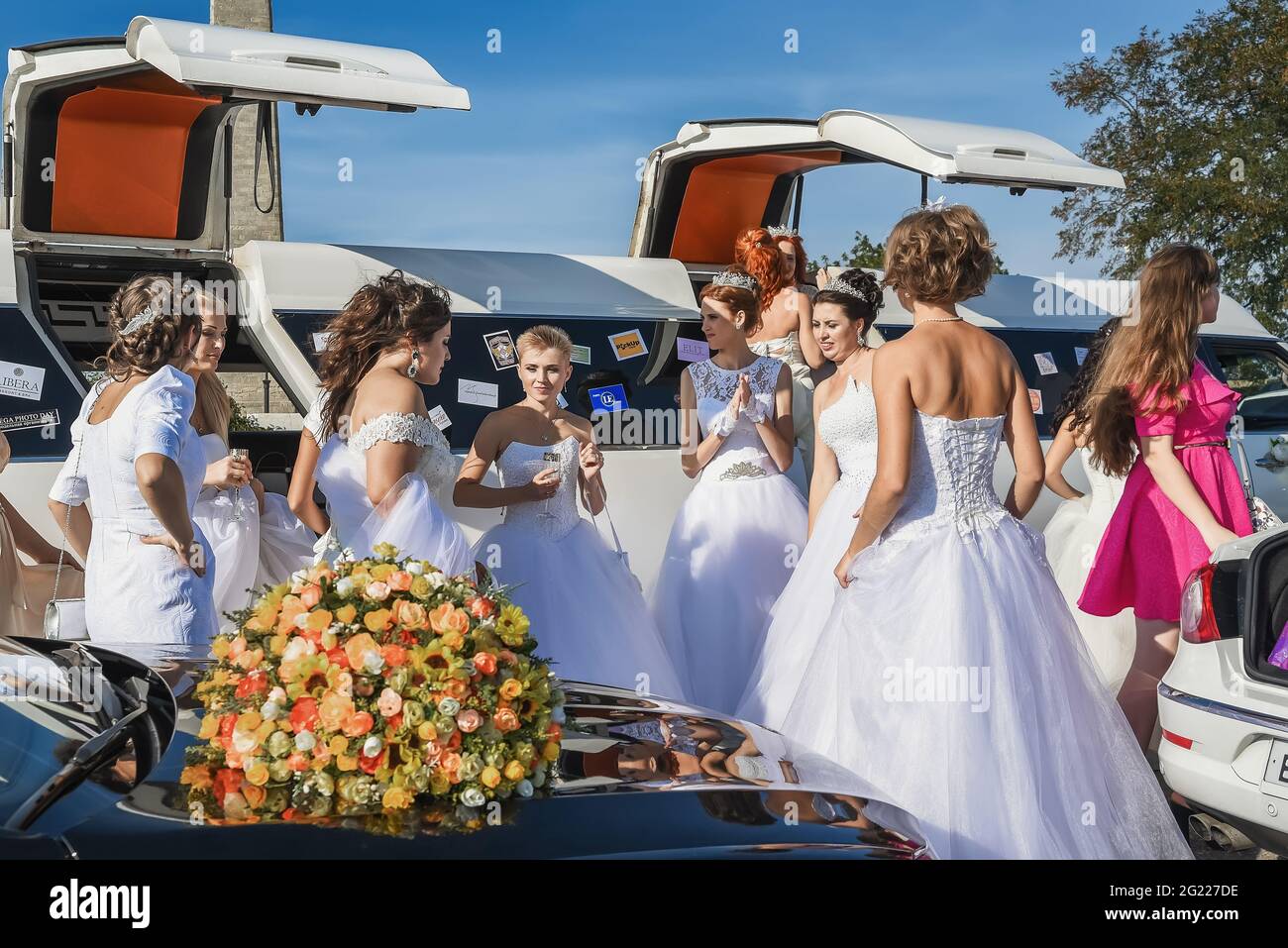 Kerch Russia - 9 settembre 2019 - festa delle spose, una vacanza di tutte le spose e abiti da sposa. Tutte le spose della regione sono andate in moto Foto Stock