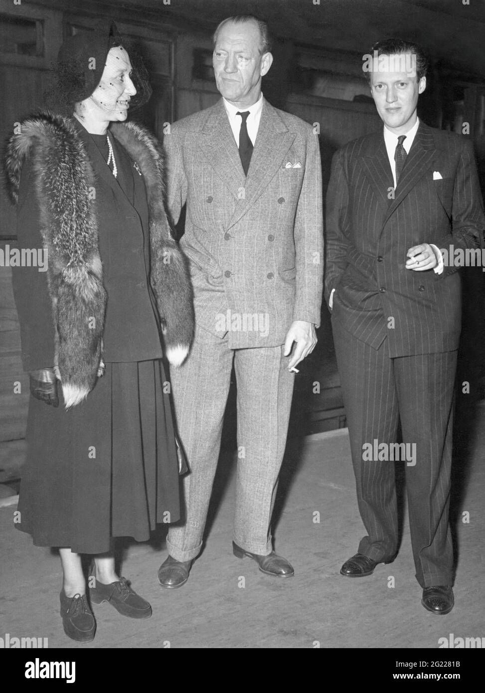 George Valdemar, 16.4.1920-29.9.1986, Principe di Danimarca, a lunghezza intera (destra), con i suoi genitori, INFORMAZIONI-AGGIUNTIVE-DIRITTI-AUTORIZZAZIONE-NON-DISPONIBILI Foto Stock