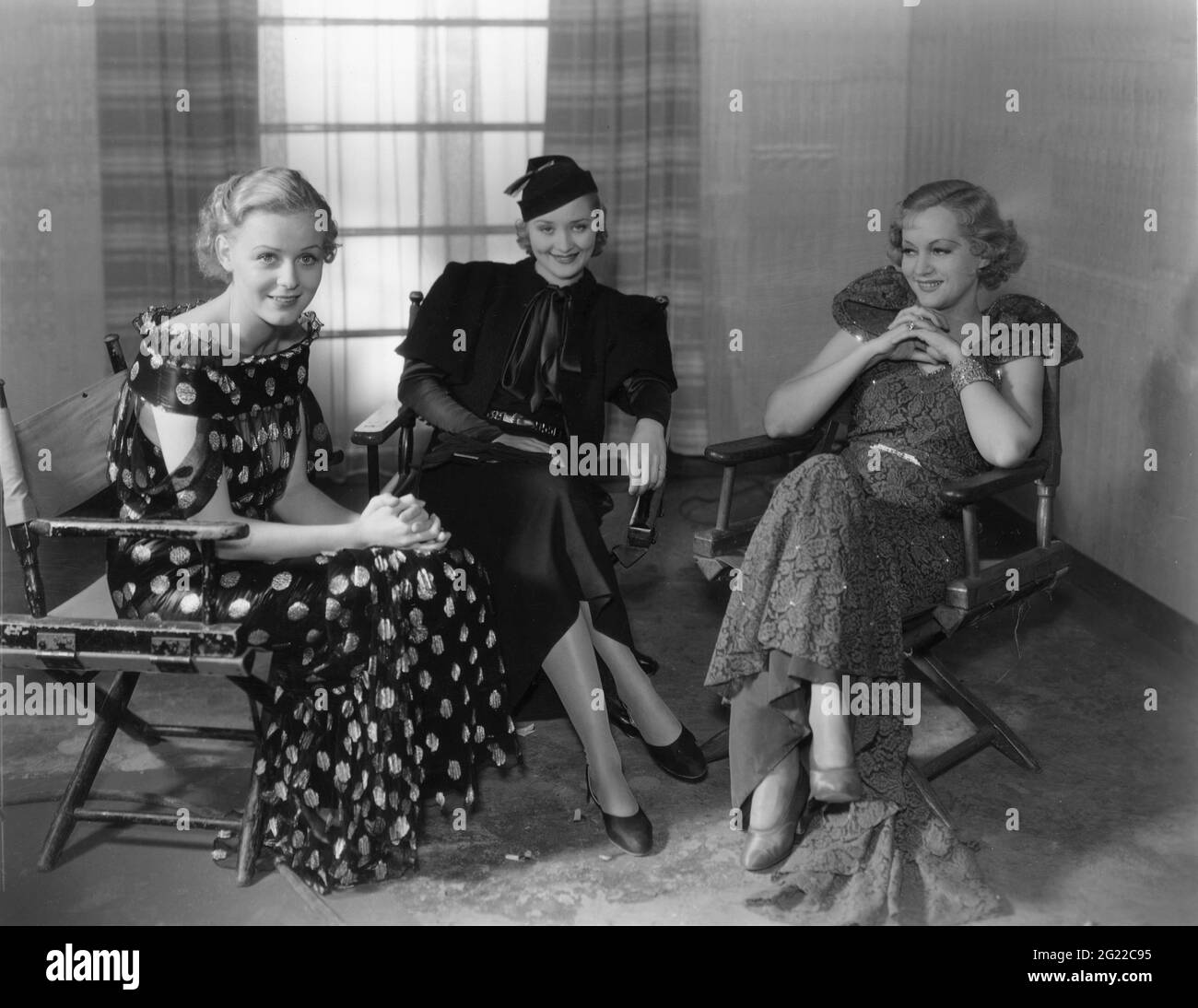 GLORIA STUART MARIAN MARSH e SHIRLEY GREY sul set candid durante le riprese di i LIKE IT THAT WAY 1934 regista HARRY LACHMAN Universal Pictures Foto Stock