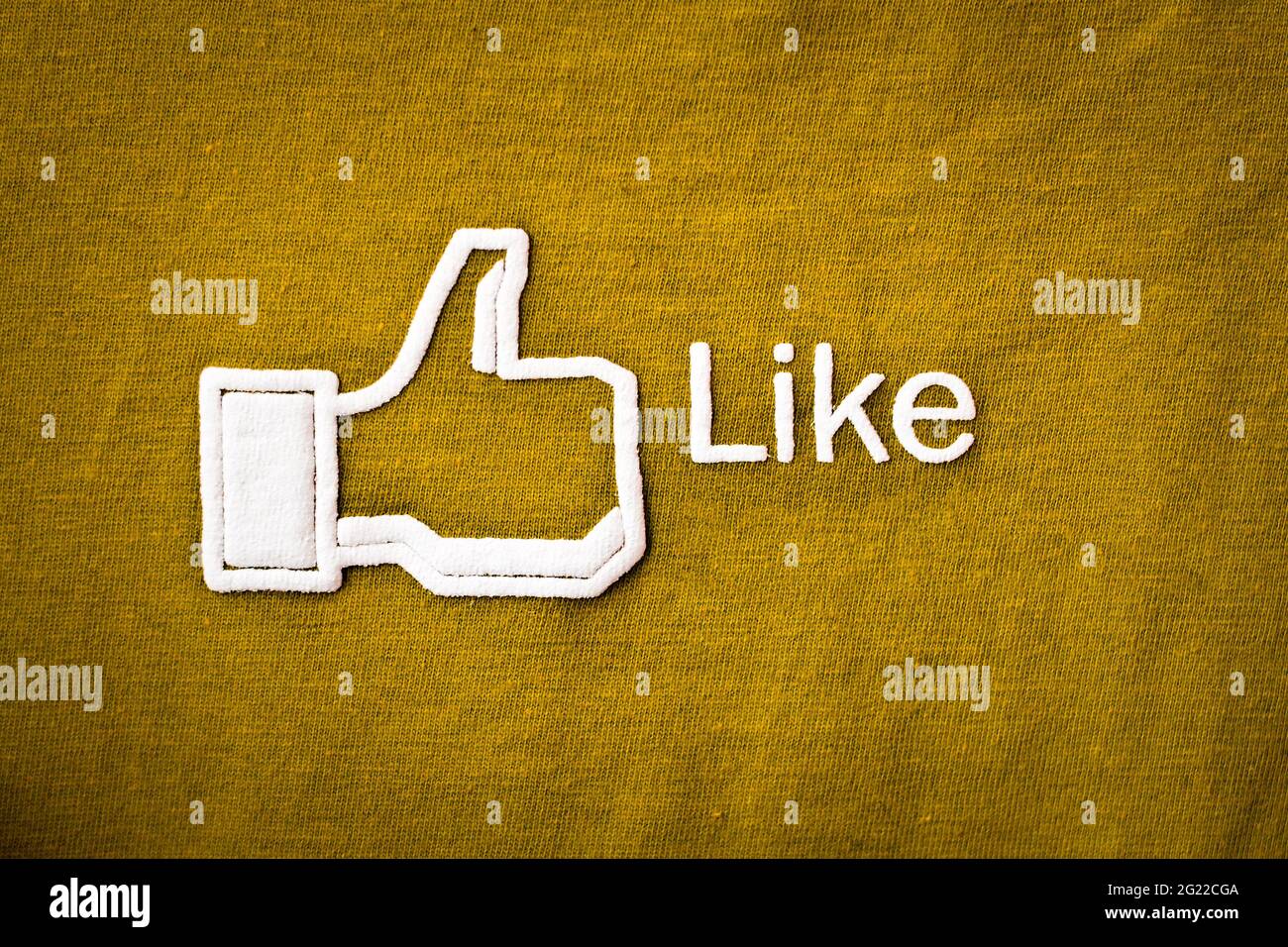 Amphawa, Thailandia - 29 dicembre 2012: Facebook icona simile su tessuto, Facebook è il più grande sito di social networking del mondo. Foto Stock