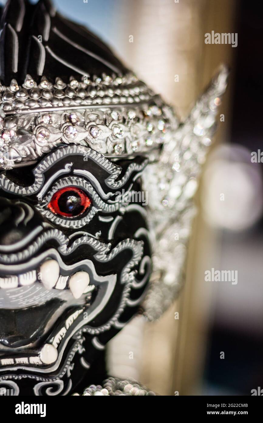 Maschera Khon usata nella danza tradizionale tailandese del dramma di danza Ramayana in Thailandia Foto Stock