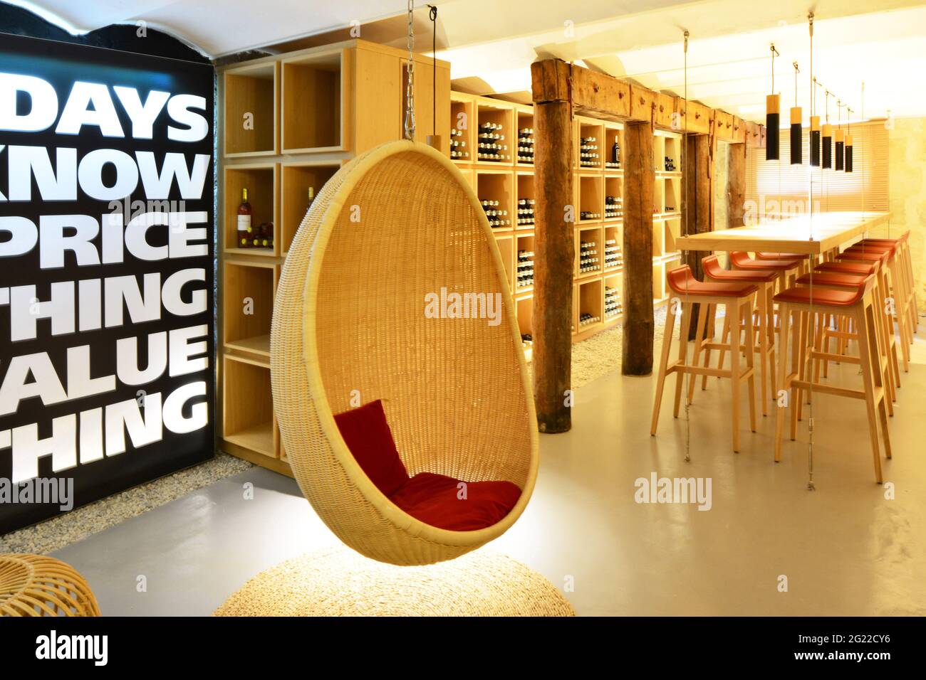 FRANCIA. GIRONDE (33) BORDEAUX. SOSPESO CHAOR NEL RISTORANTE E BAR DELL'HOTEL LA COURSE APERTO DALLA PRIMAVERA 2016. DISPONE DI SOLE 5 CAMERE CON BATHR Foto Stock