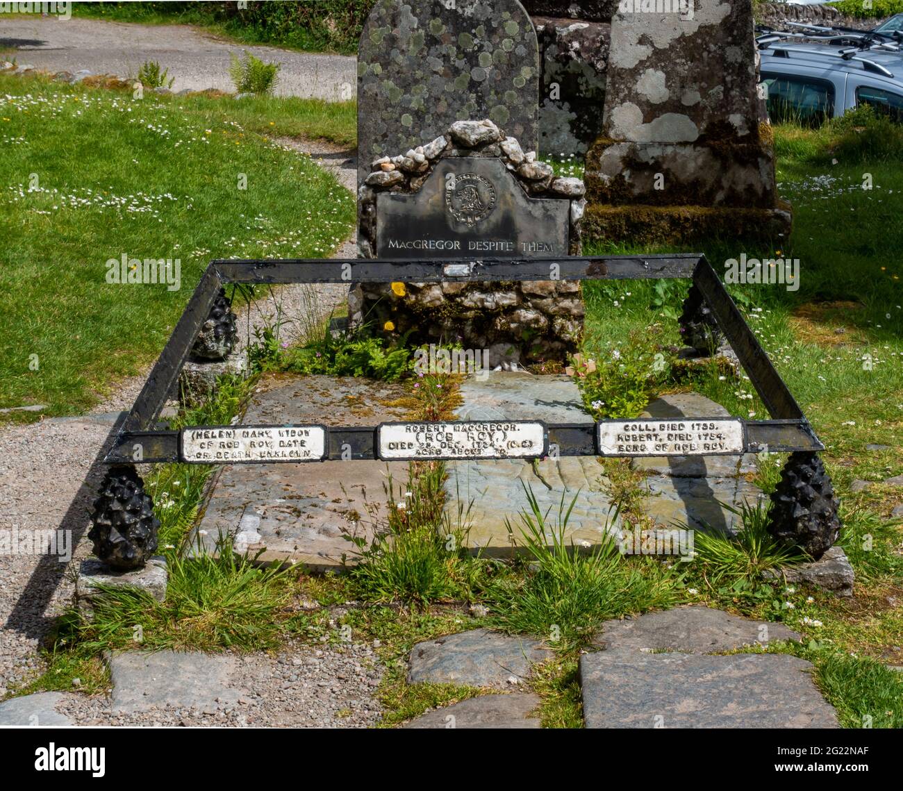 La tomba dell'ex fuorilegge e eroe popolare Rob Roy MacGregor a Balquhidder, Scozia Foto Stock