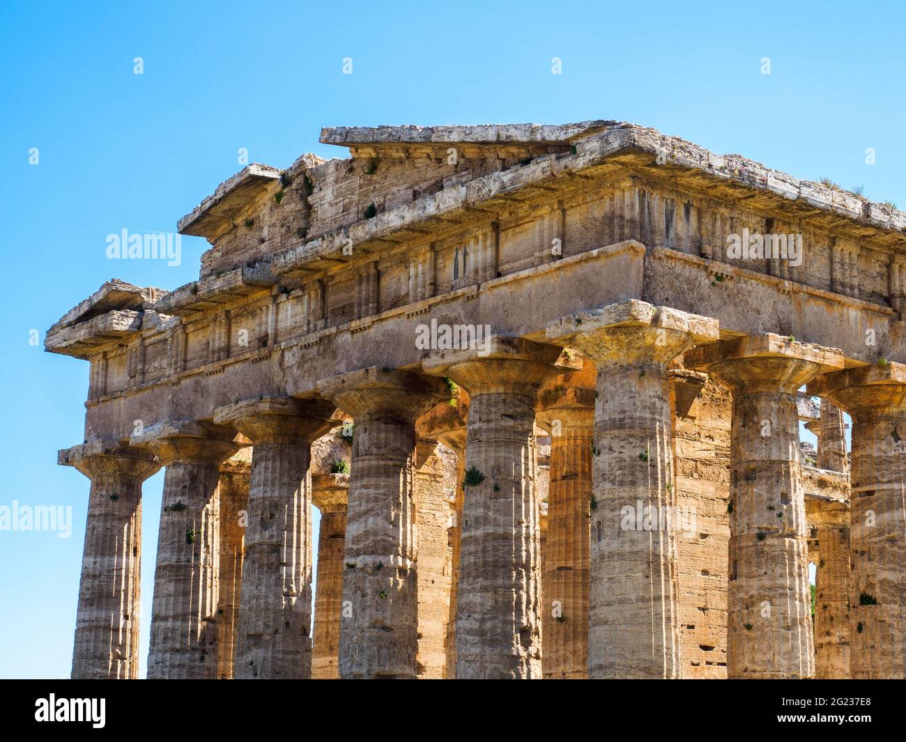Il tempio greco in stile dorico di Nettuno - Area archeologica di ​​Paestum - Salerno, Italia Foto Stock
