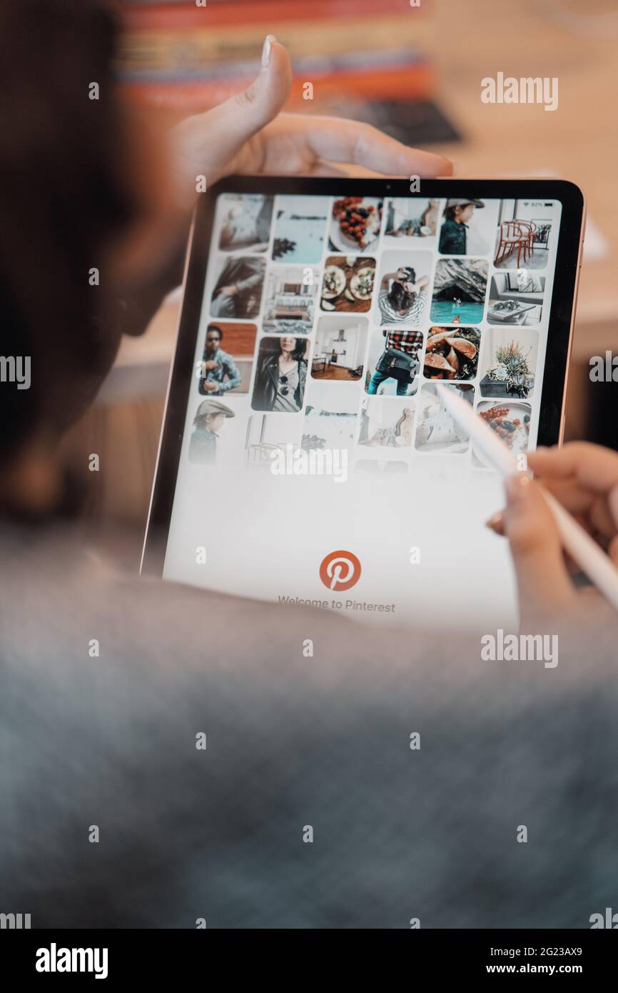 PERTH, AUSTRALIA - 26 maggio 2021: Utilizzare l'interesse come ispirazione quotidiana per passare la settimana Foto Stock