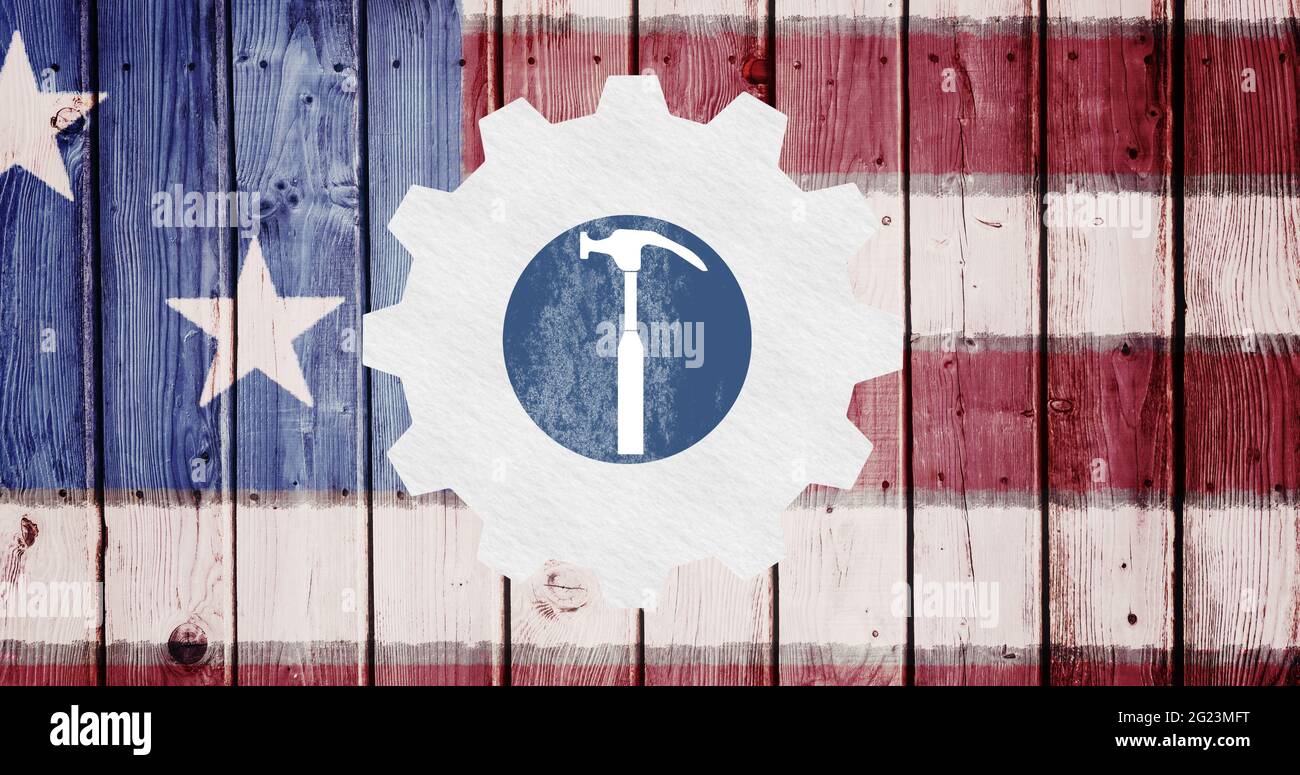 Strumento di lavoro sopra l'icona di impostazione contro la bandiera americana su sfondo di legno Foto Stock