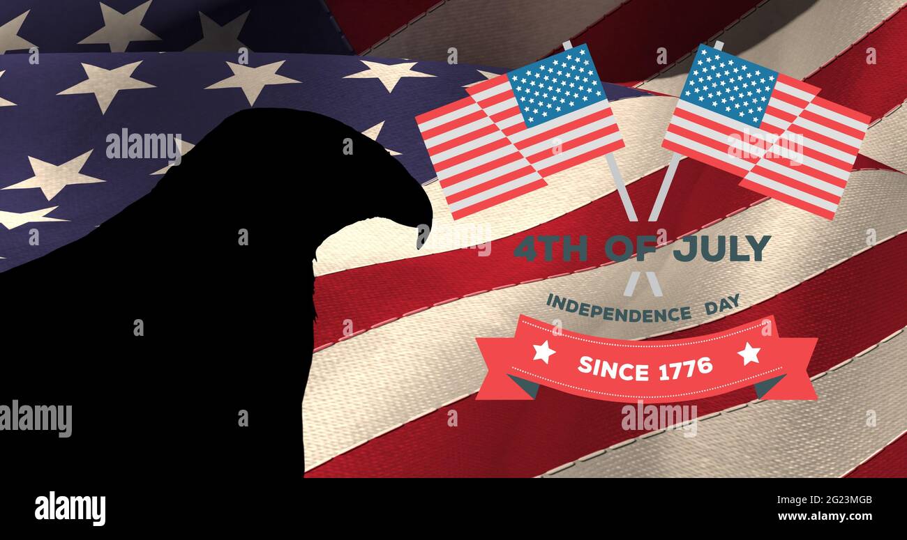Silhouette di aquila e testo del giorno dell'indipendenza contro la bandiera americana sventolante in background Foto Stock