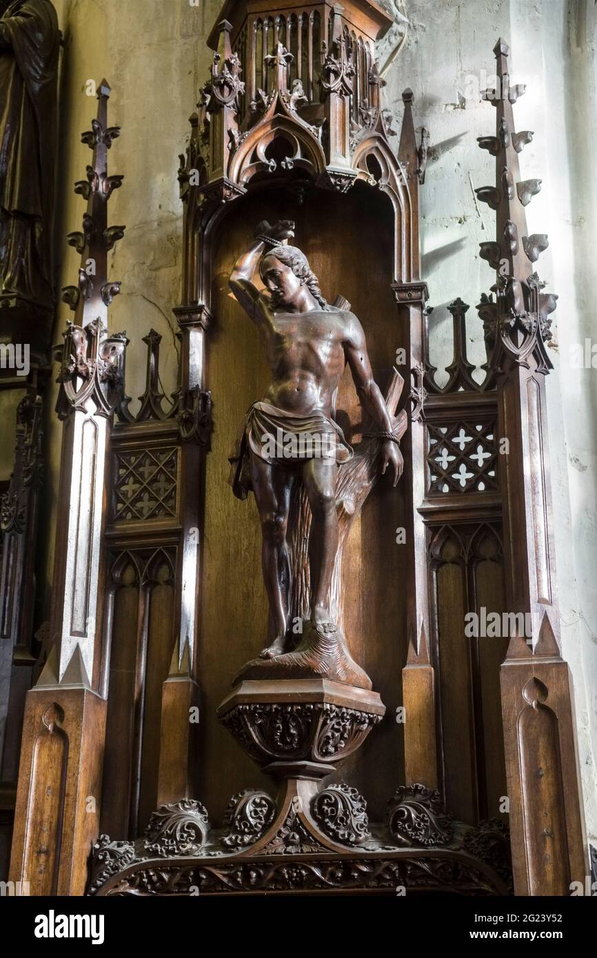 Pont l'Eveque (Normandia, Francia nord-occidentale): Cristo di legno nella Chiesa di Saint Michel (St MichaelÕs), edificio registrato come Nazionale Foto Stock