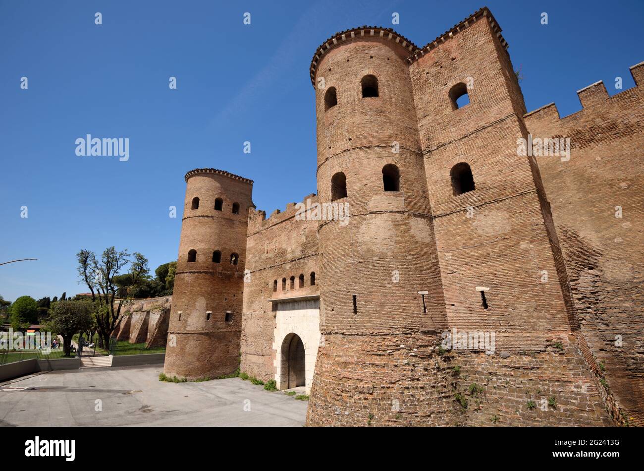 Italia, Roma, Mura Aureliane, porta Asinaria, antica porta romana Foto Stock