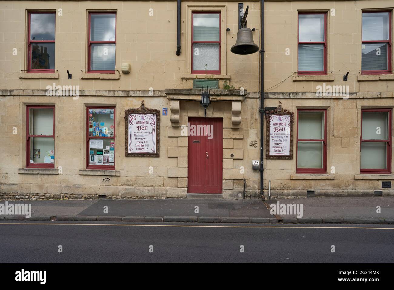 Historic Public House in Walcot Street, nella città di Bath, patrimonio dell'umanità, nel Somerset, Regno Unito Foto Stock