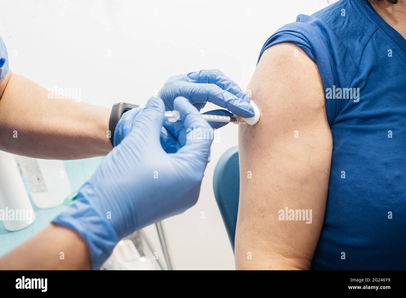 Messina, i vaccini anticovidi sono ufficialmente iniziati all'interno dei due centri allestiti presso l'ex iera di Messina. A piena capacità, il centro potrebbe allo Foto Stock