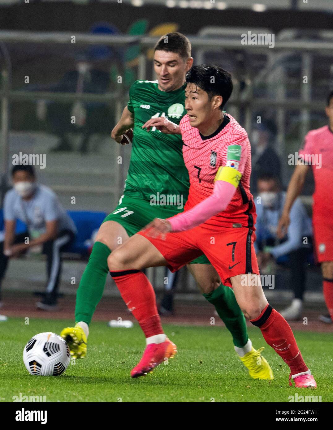 Goyang, Corea del Sud. 5 Giugno 2021. La squadra sudcoreana Son Heung-min, dribbles per la palla durante una partita di qualificazione della Coppa del mondo FIFA Asia del 2022 Round 2 Gruppo H tra Corea del Sud e Turkmenistan allo stadio Goyang di Goyang, Corea del Sud, il 05 giugno 2021. La Corea del Sud vince 5-0. (Foto di Lee Young-ho/Sipa USA) Credit: Sipa USA/Alamy Live News Foto Stock