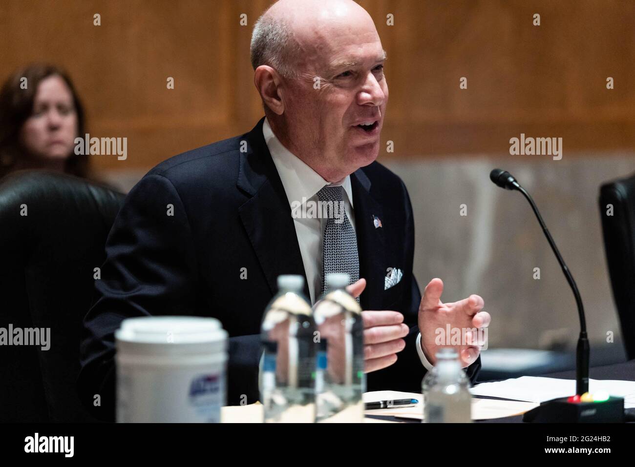 Washington, Stati Uniti. 8 giugno 2021. Joseph Blount, Presidente e Chief Executive Officer del gasdotto coloniale, testimonia delle minacce alle infrastrutture critiche, concentrandosi sull'esame del cyber-attack del gasdotto coloniale, durante un'audizione degli affari governativi e della sicurezza interna del Senato presso il Campidoglio degli Stati Uniti a Washington DC, martedì 8 giugno 2021. Foto in piscina di Graeme Jennings/UPI Credit: UPI/Alamy Live News Foto Stock