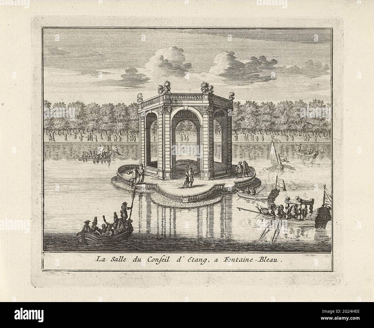 Vista della Salle de Conseil nello Stagno del Palazzo di Fontainebleau; la Salle du Conseil d'Etang, una Fontaine-Bleau. La Salle de Conseil, un edificio del parco nello Stagno del Palazzo di Fontainebleau. Intorno a barche a remi con persone a bordo. Foto Stock