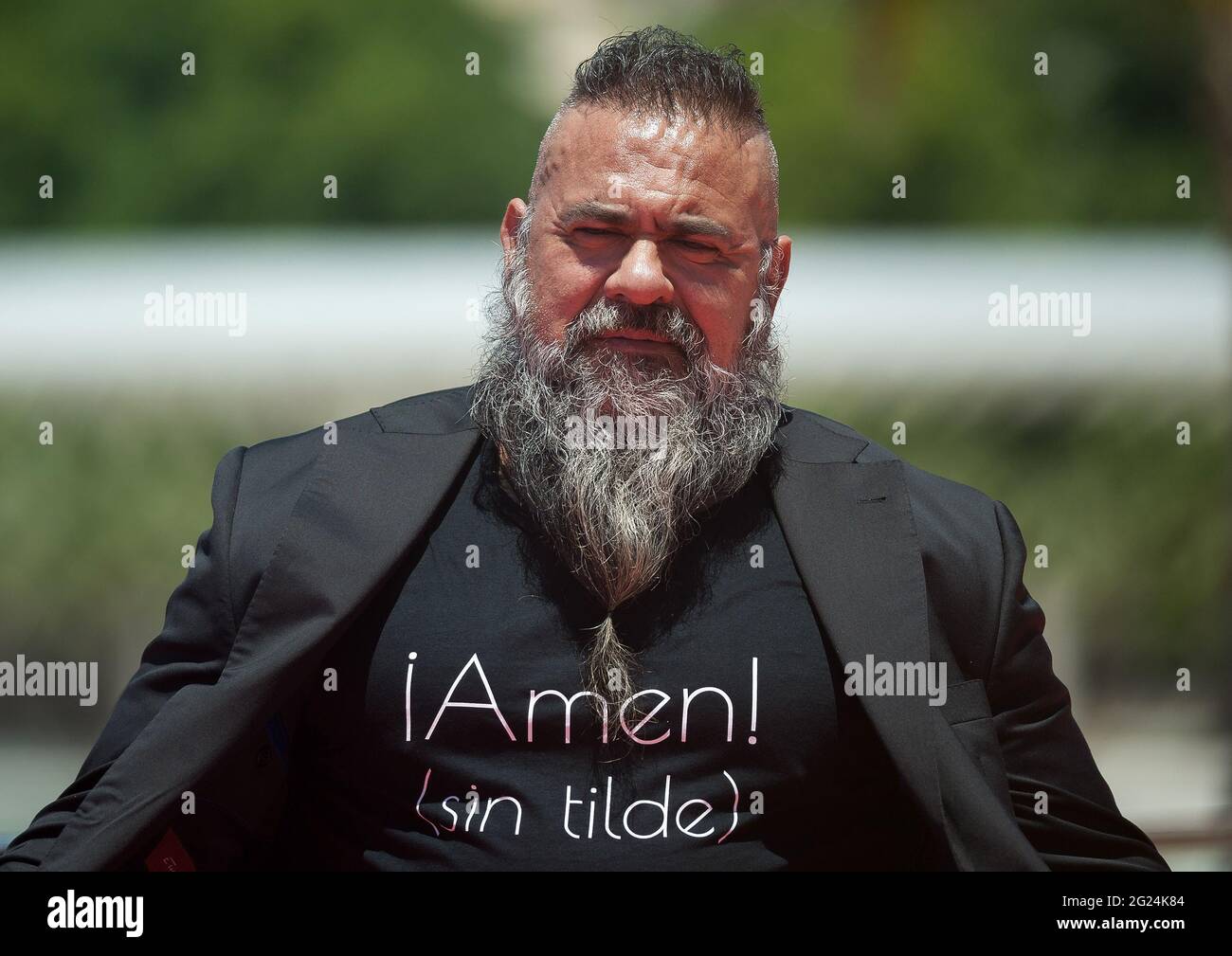 Malaga, Spagna. 8 giugno 2021. L'attore spagnolo Roberto Garcia mette per le foto alla fotocellula del film "Hombre "muerto no sabe vivir". La nuova edizione del 24° Festival del Cinema spagnolo di Malaga, grande evento cinematografico in Spagna, presenta i film candidati alla vittoria del premio "Bizznaga de Oro", seguire tutte le misure per prevenire la diffusione del coronavirus e garantire un evento sicuro. Il festival si terrà dal 3 al 13 giugno. (Foto di Jesus Merida/SOPA Images/Sipa USA) Credit: Sipa USA/Alamy Live News Foto Stock