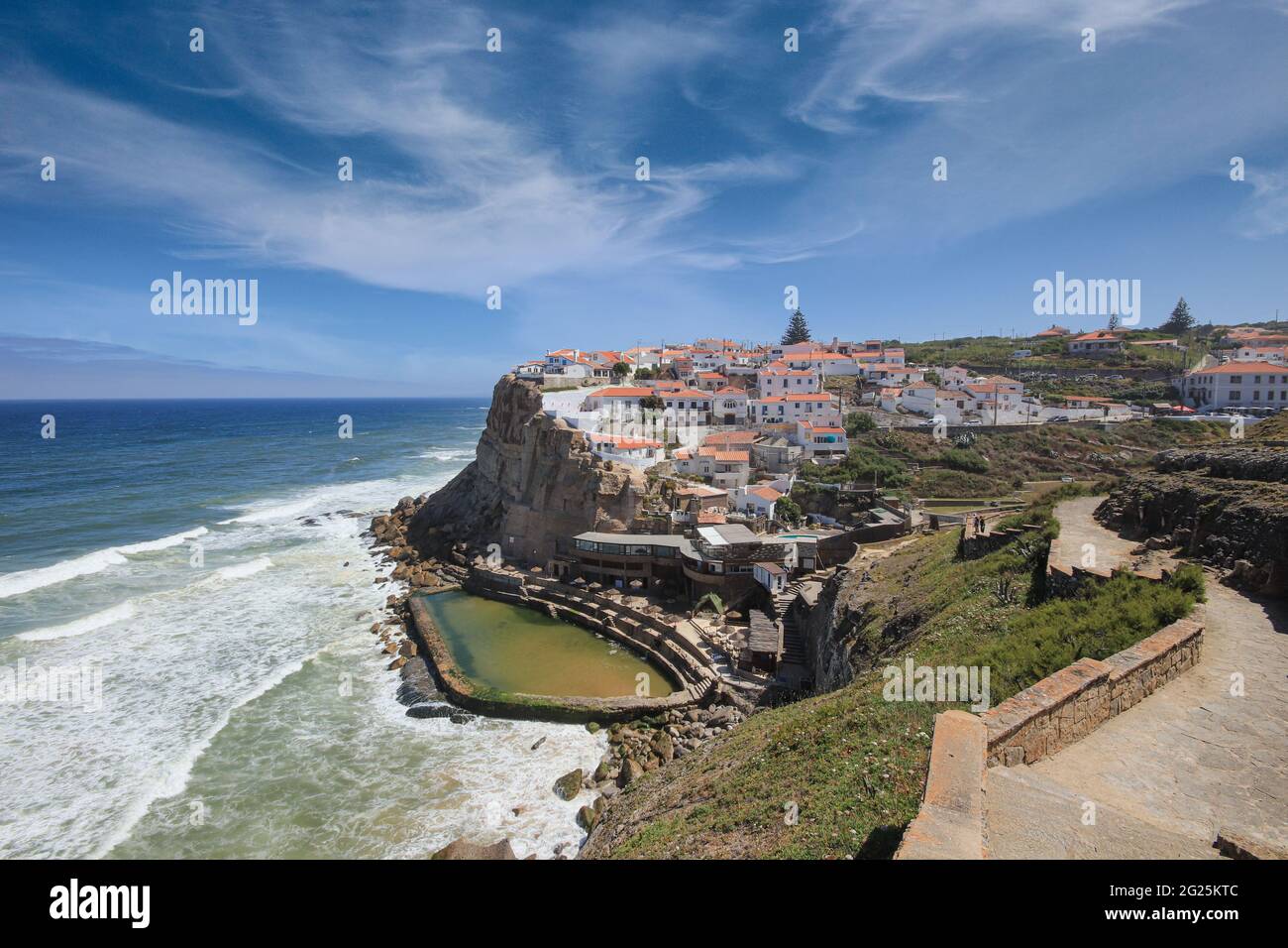 Paesaggio di Azenhas do Mar piccolo villaggio sulla costa Foto Stock