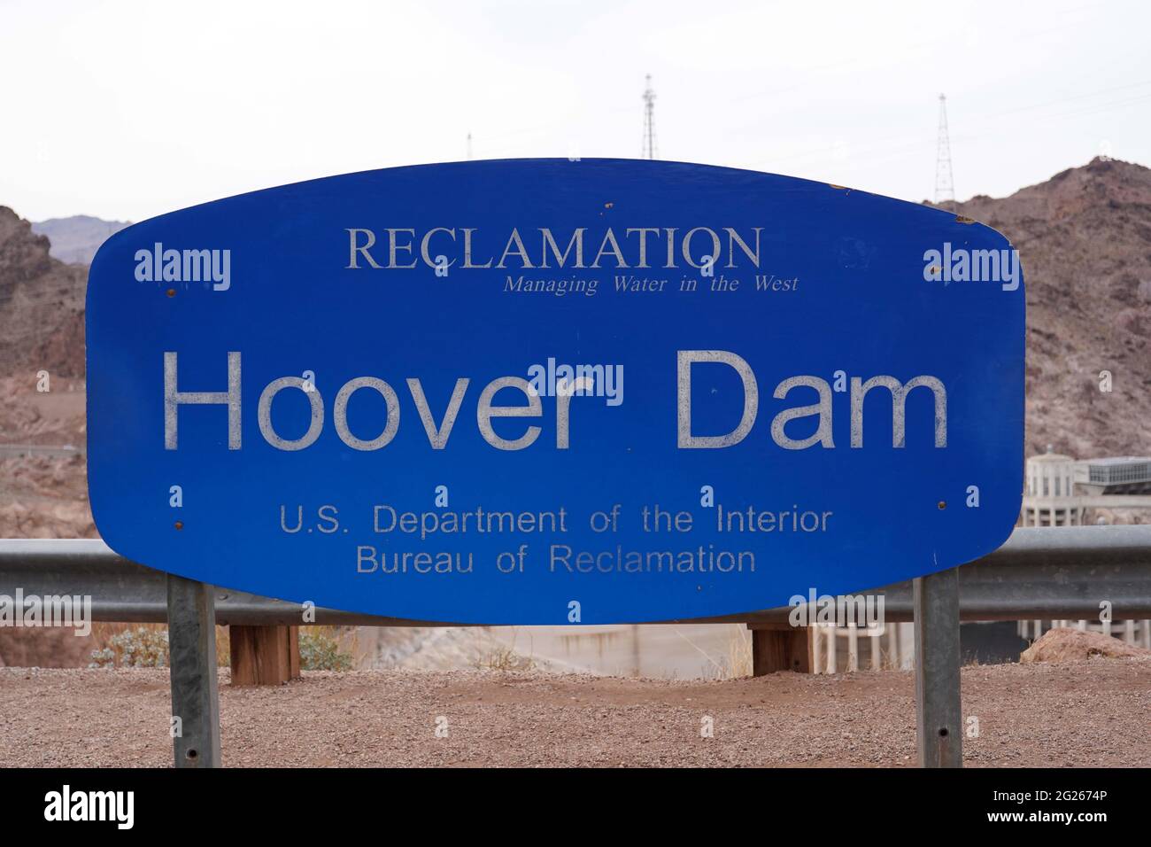Un segno della diga di Hoover, domenica 7 marzo 2021, vicino a Boulder City, Nevis. Foto Stock